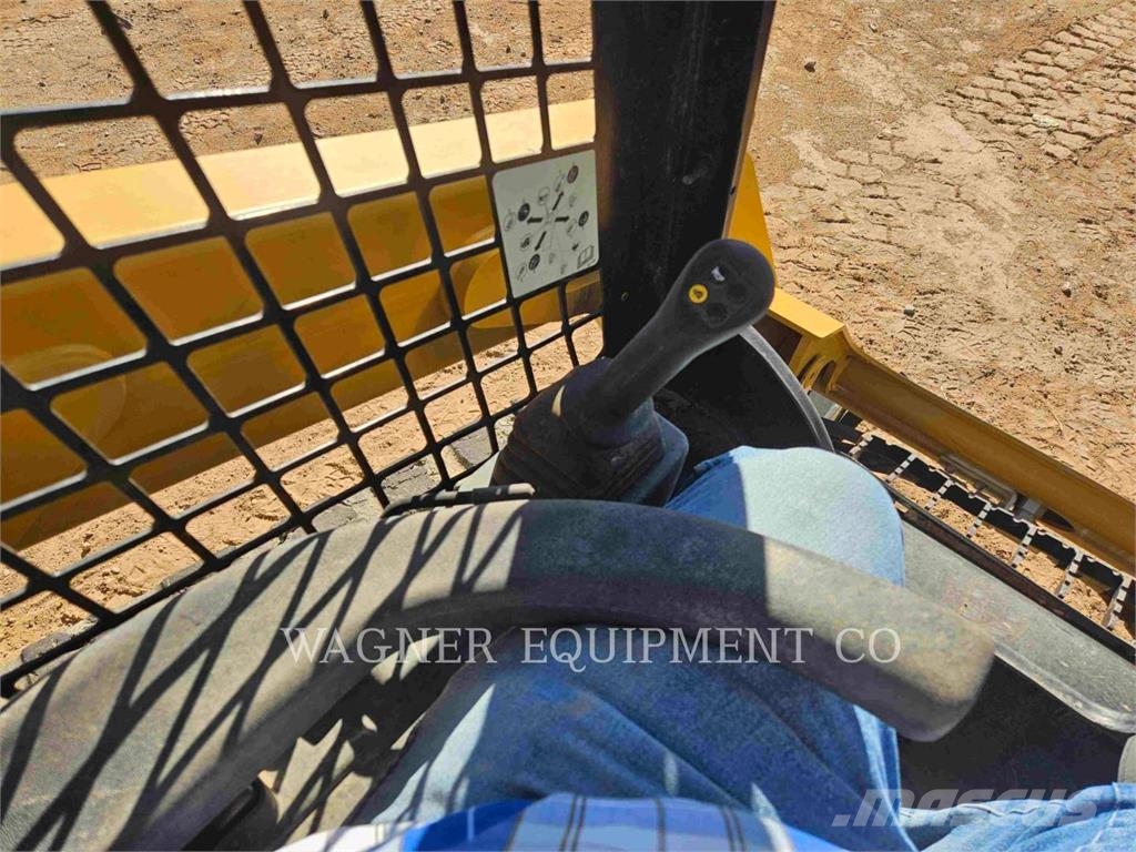 CAT 259D3 لوادر انزلاقية التوجيه