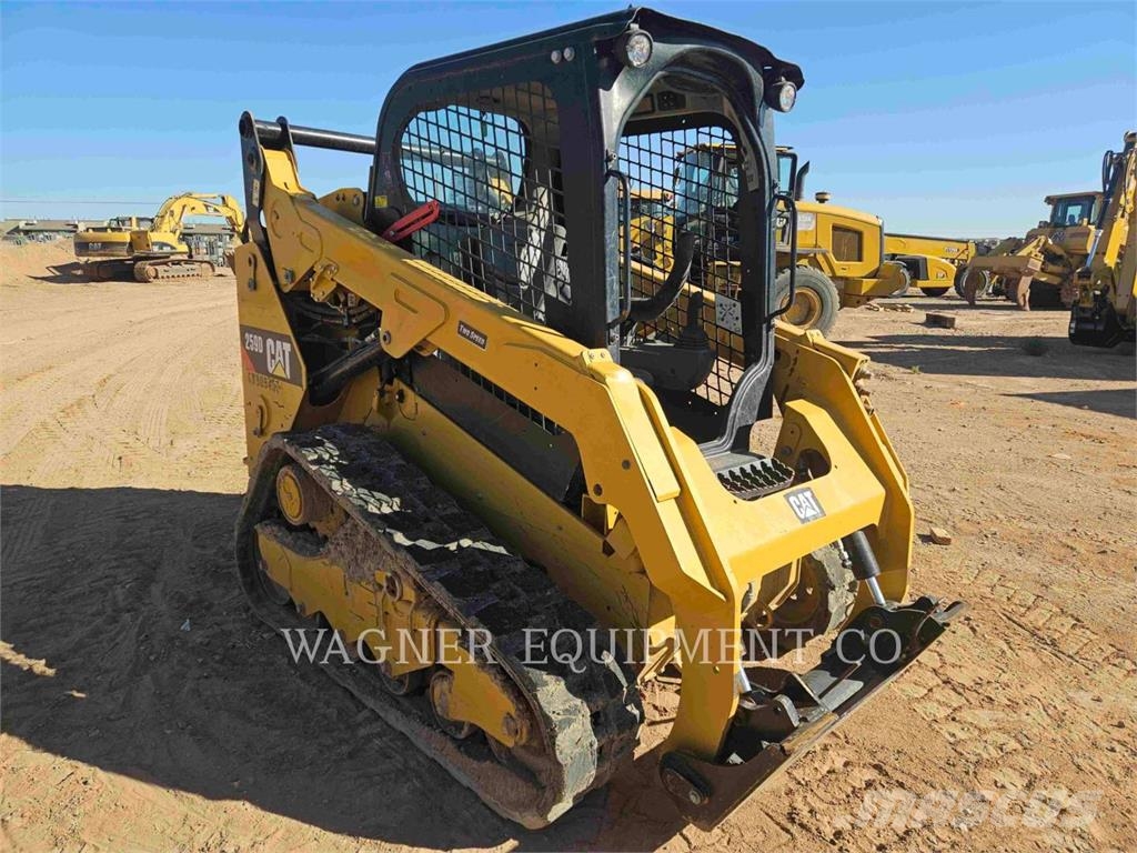 CAT 259D3 لوادر انزلاقية التوجيه