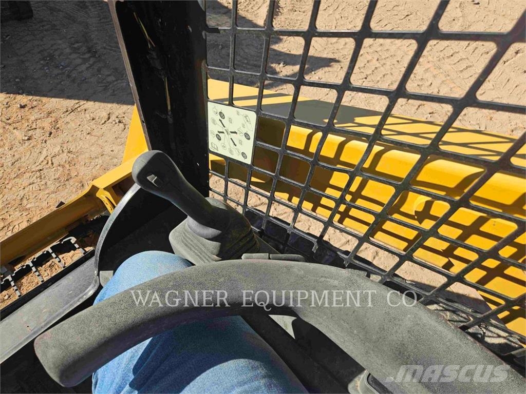 CAT 259D3 لوادر انزلاقية التوجيه