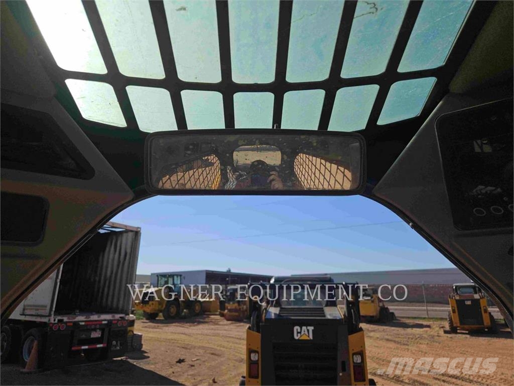 CAT 259D3 لوادر انزلاقية التوجيه