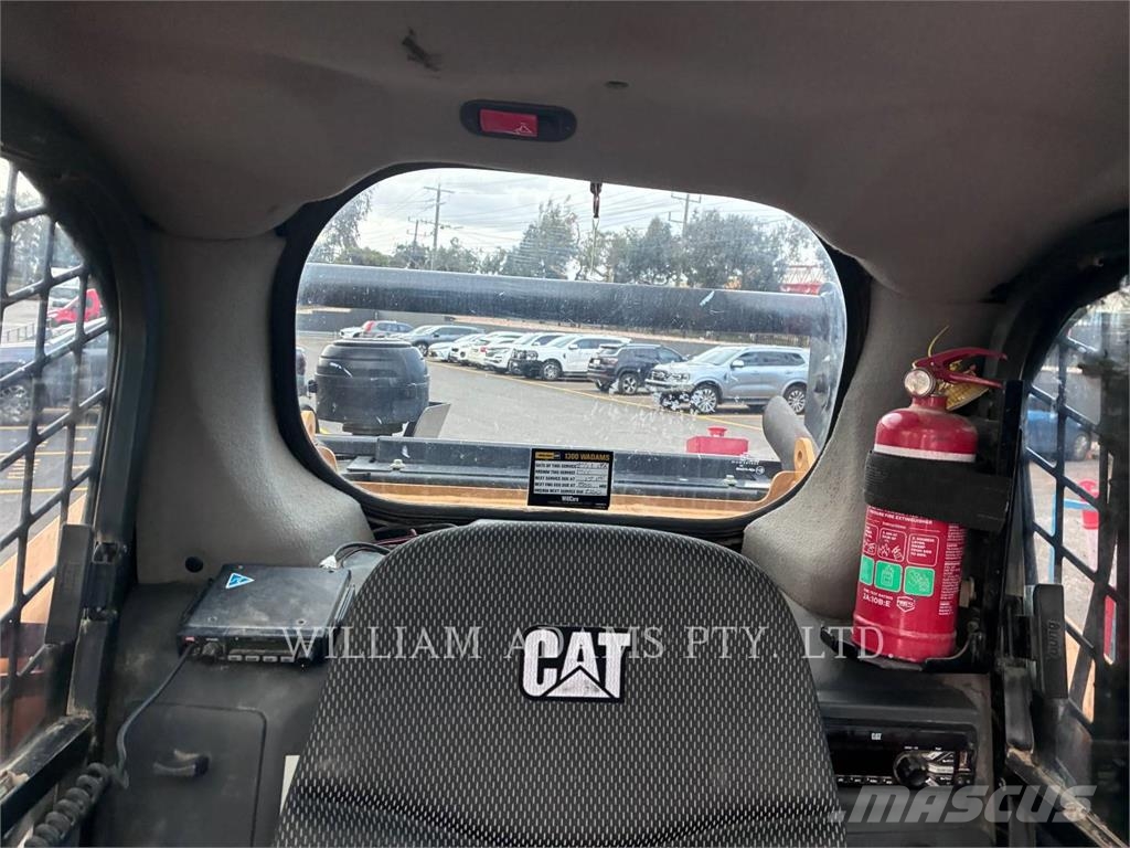 CAT 259D3 لوادر انزلاقية التوجيه