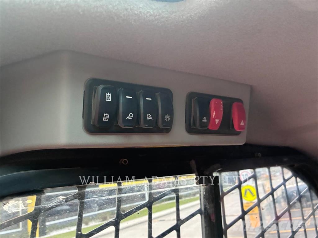 CAT 259D3 لوادر انزلاقية التوجيه