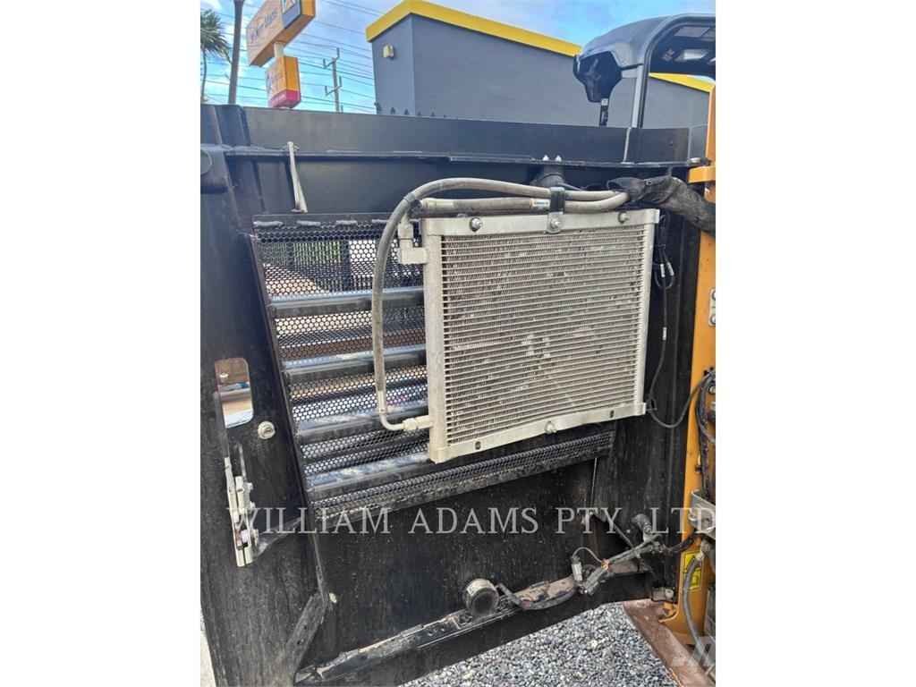 CAT 259D3 لوادر انزلاقية التوجيه