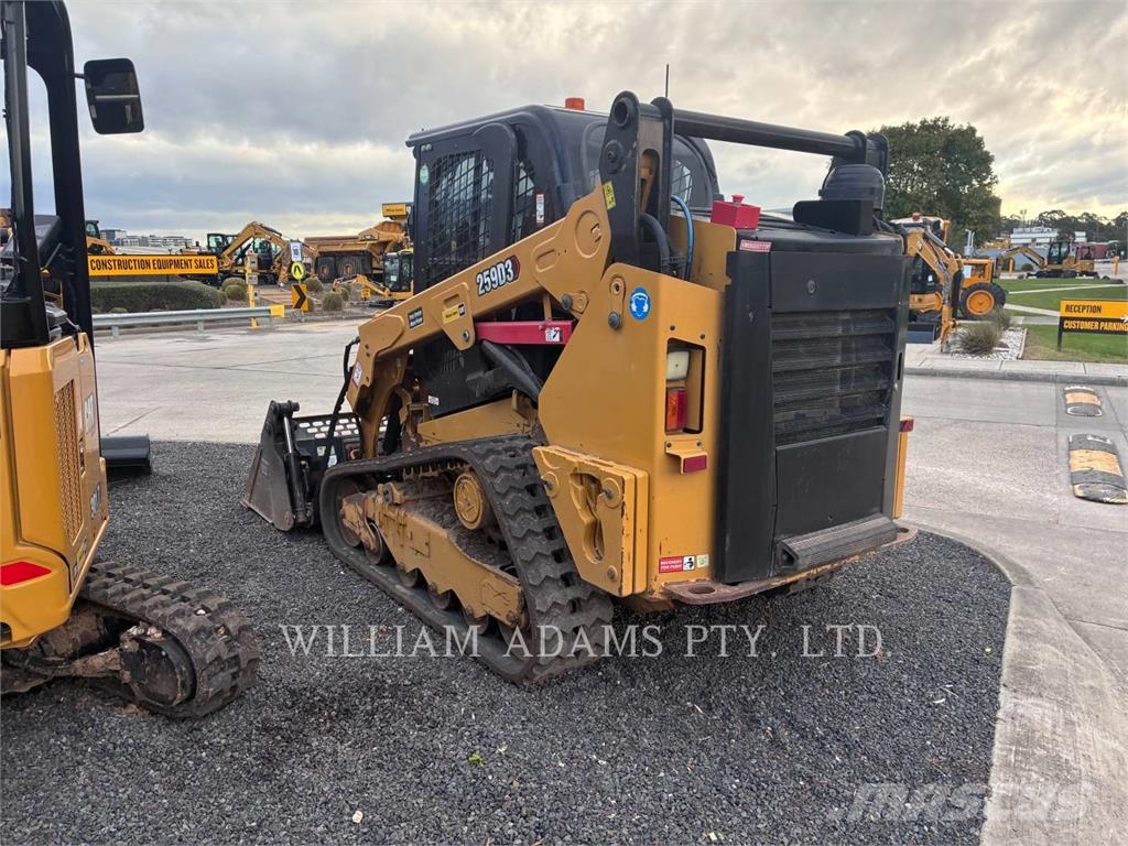CAT 259D3 لوادر انزلاقية التوجيه
