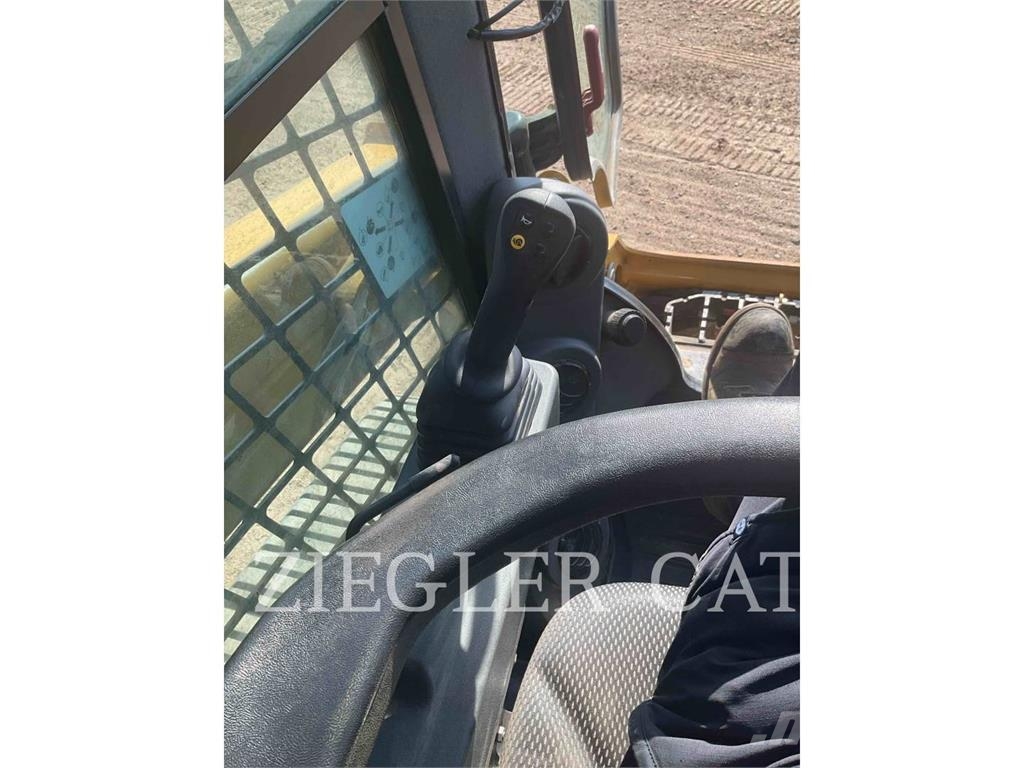 CAT 259D3 궤도식 로우더