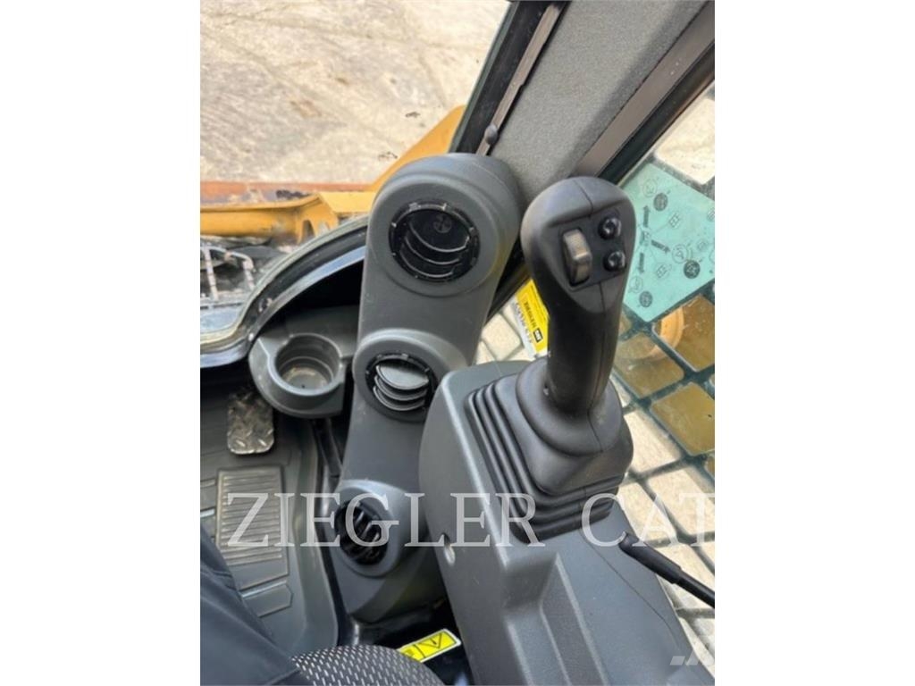 CAT 259D3 لوادر زحافة