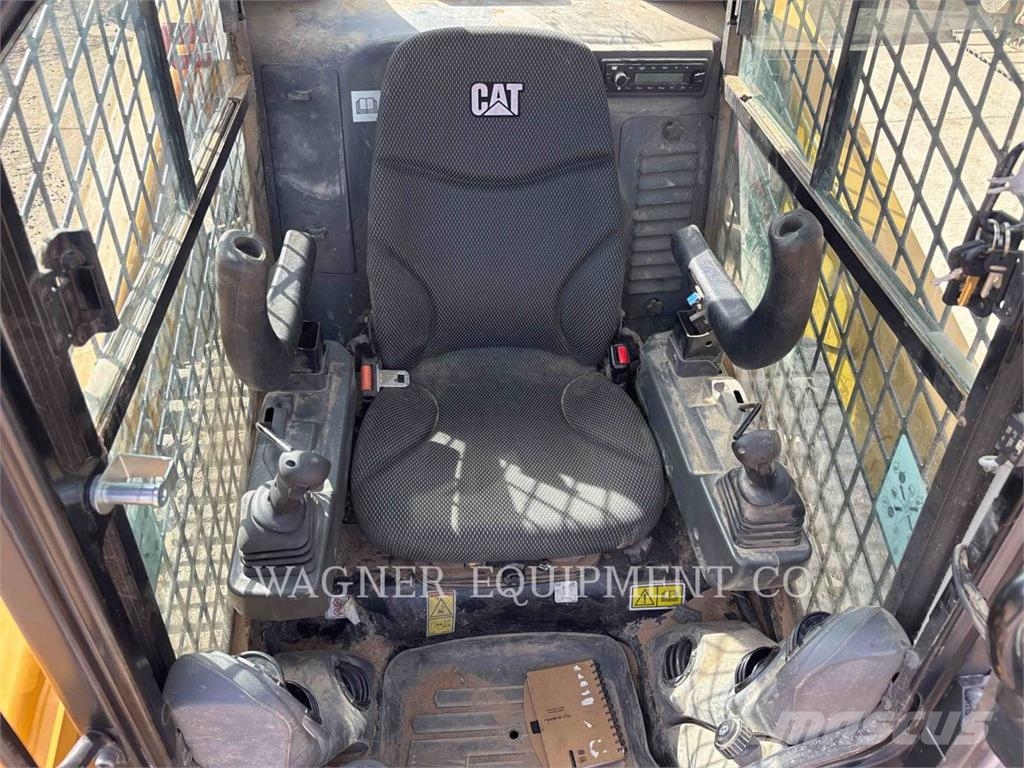 CAT 259D3 궤도식 로우더