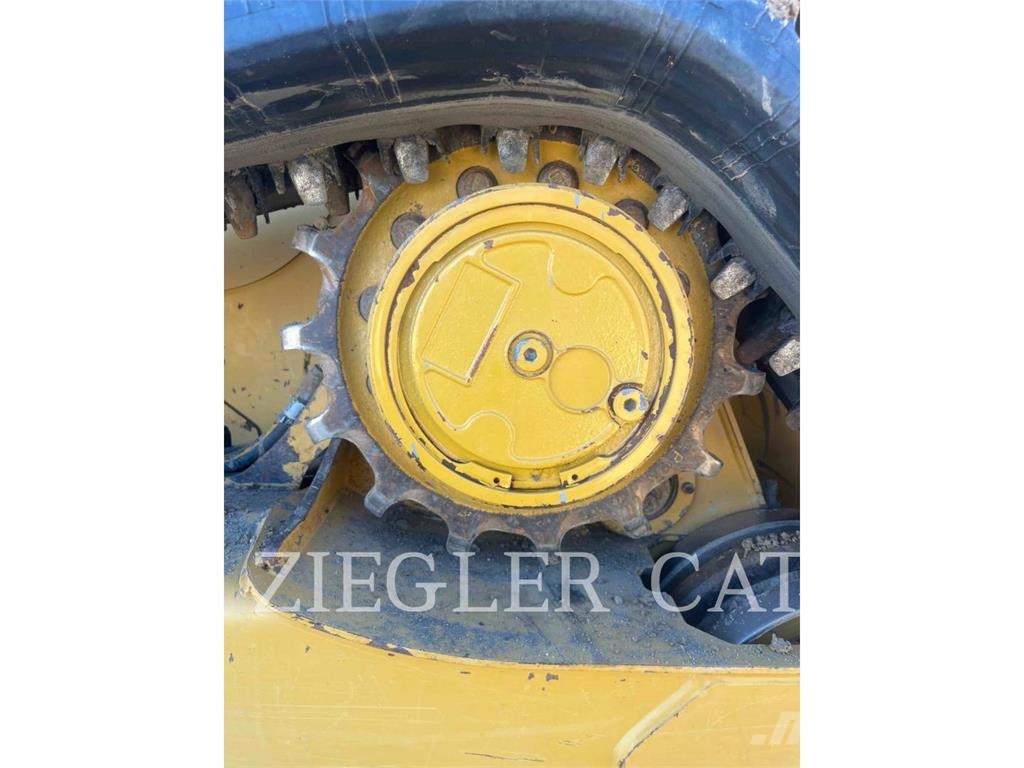 CAT 259D3 Верижен товарач