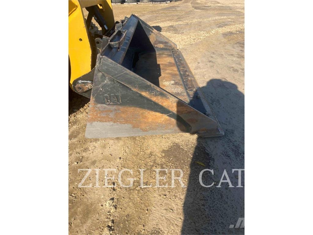 CAT 259D3 Верижен товарач