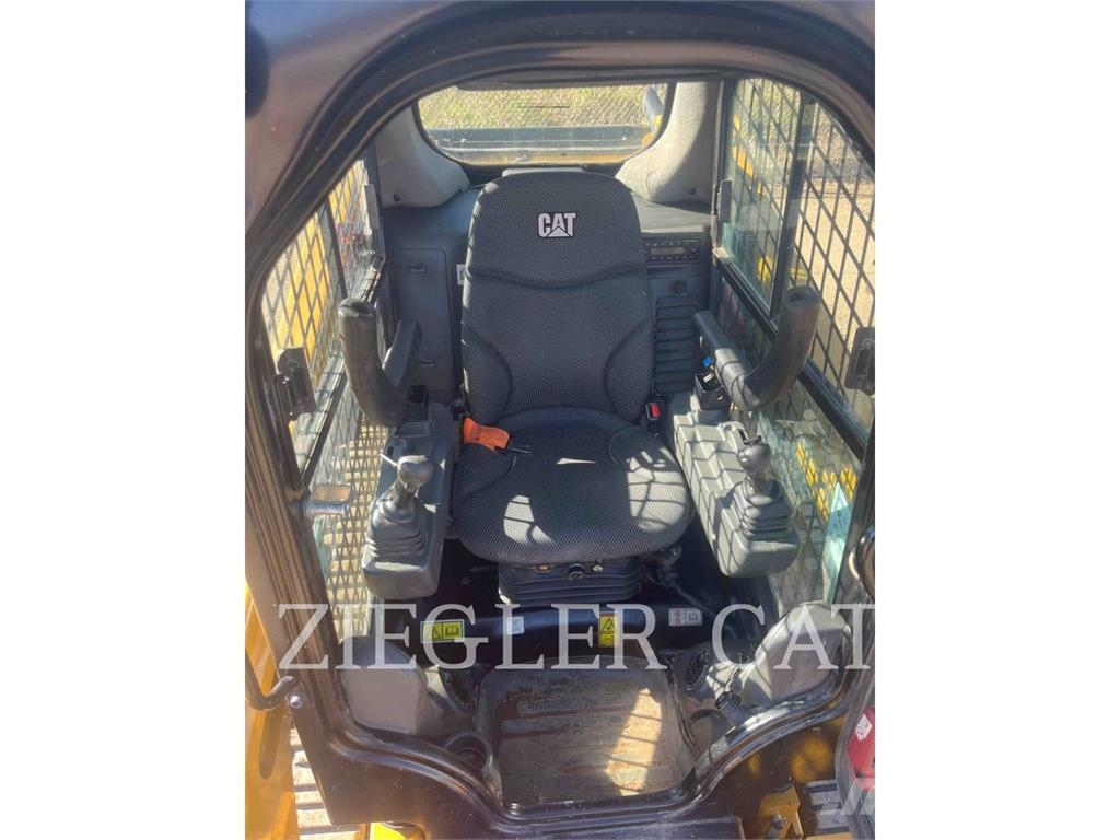 CAT 259D3 Верижен товарач