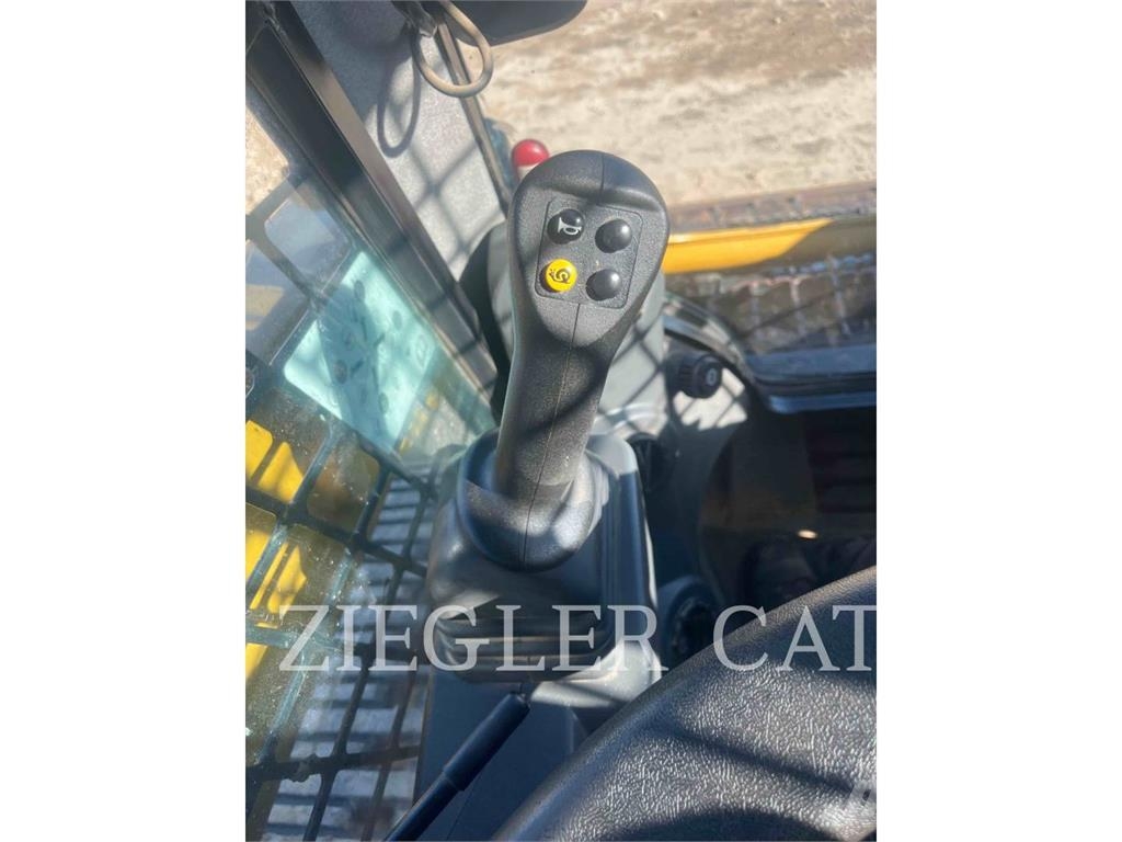 CAT 259D3 Верижен товарач