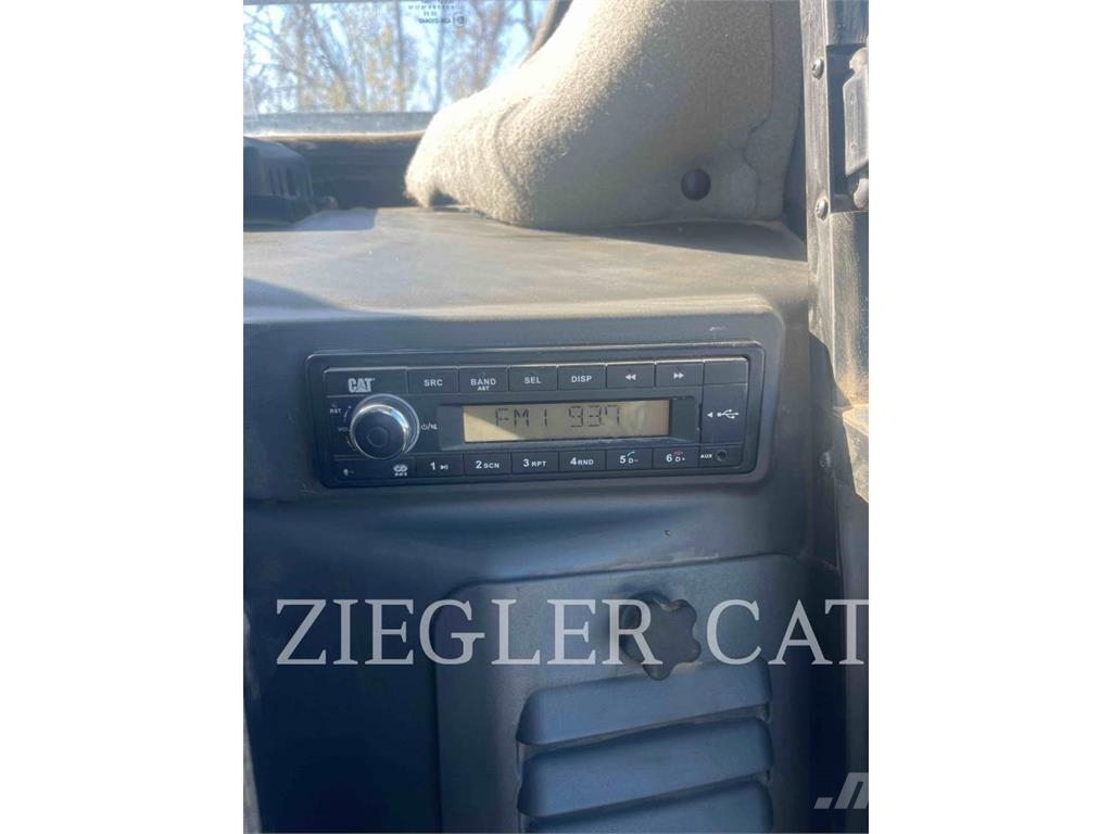 CAT 259D3 Верижен товарач