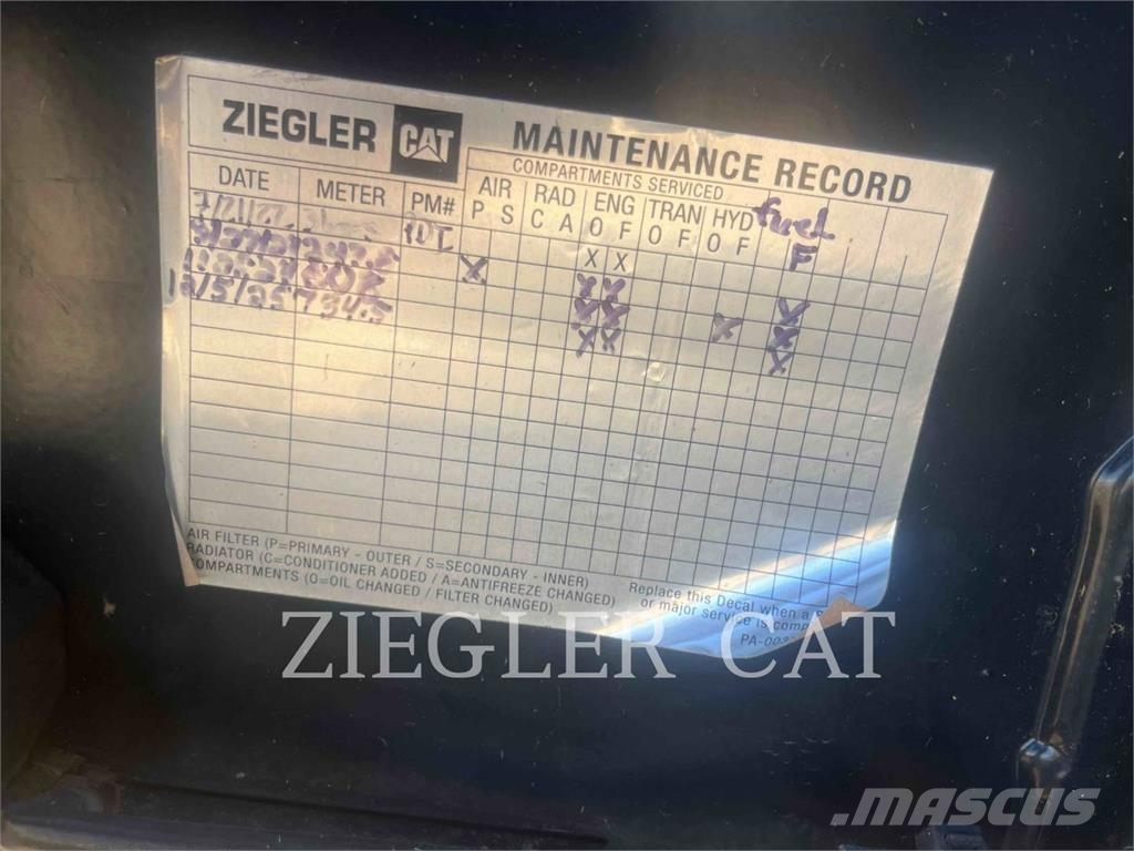 CAT 259D3 Верижен товарач