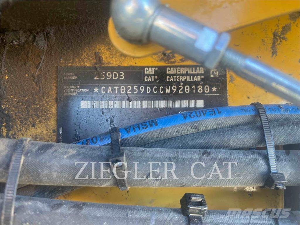 CAT 259D3 Верижен товарач