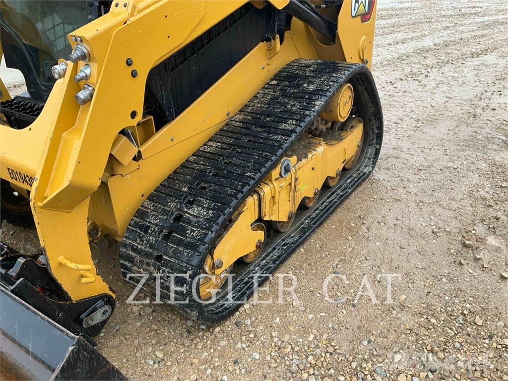 CAT 259D3 Верижен товарач