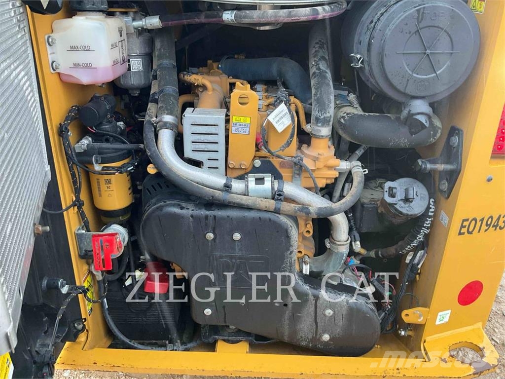 CAT 259D3 Верижен товарач