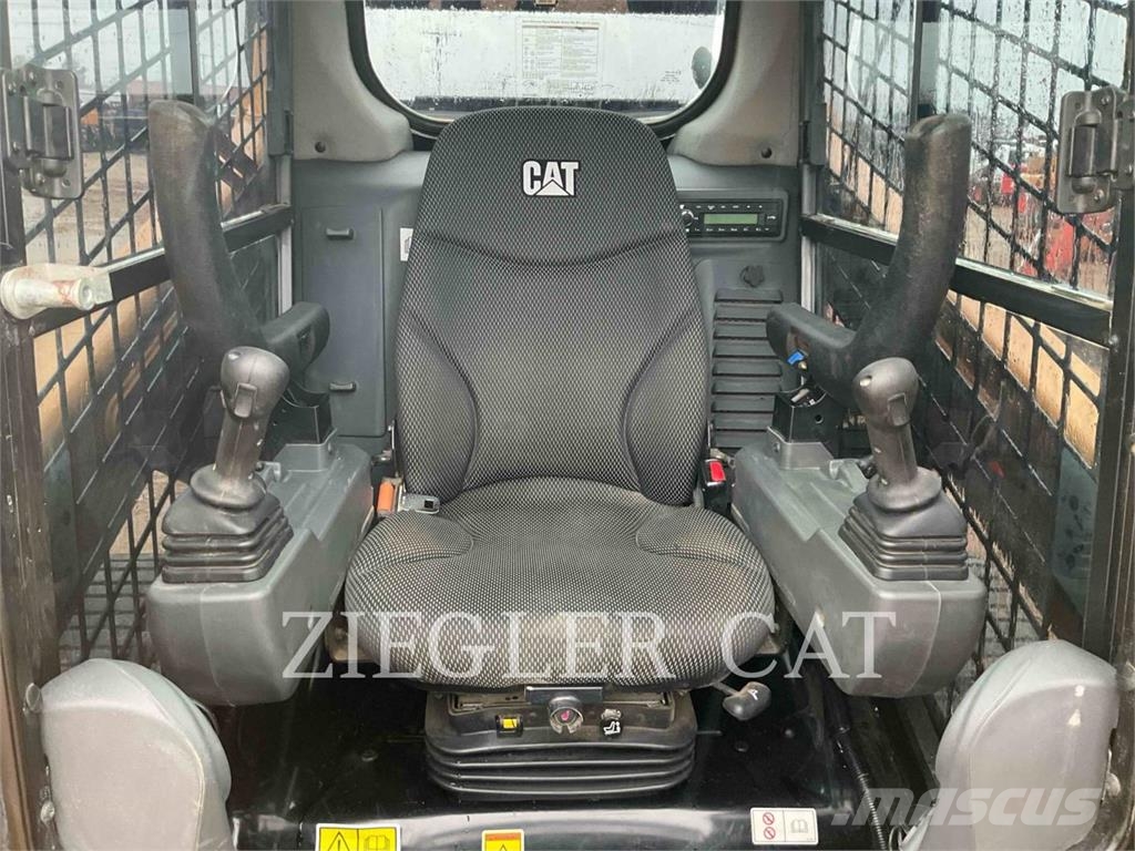 CAT 259D3 Верижен товарач