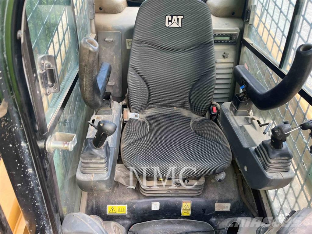CAT 259D3 クローラーローダー