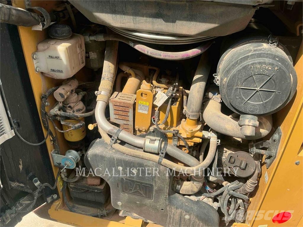 CAT 259D3 AQB لوادر زحافة