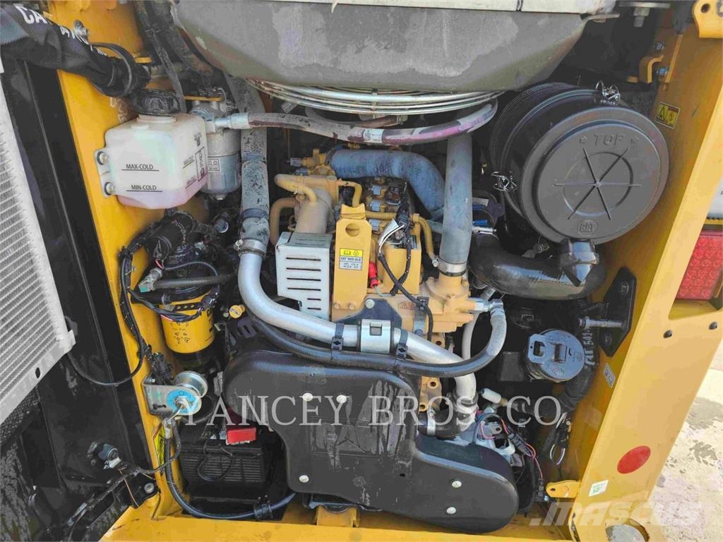 CAT 259D3 HF لوادر انزلاقية التوجيه