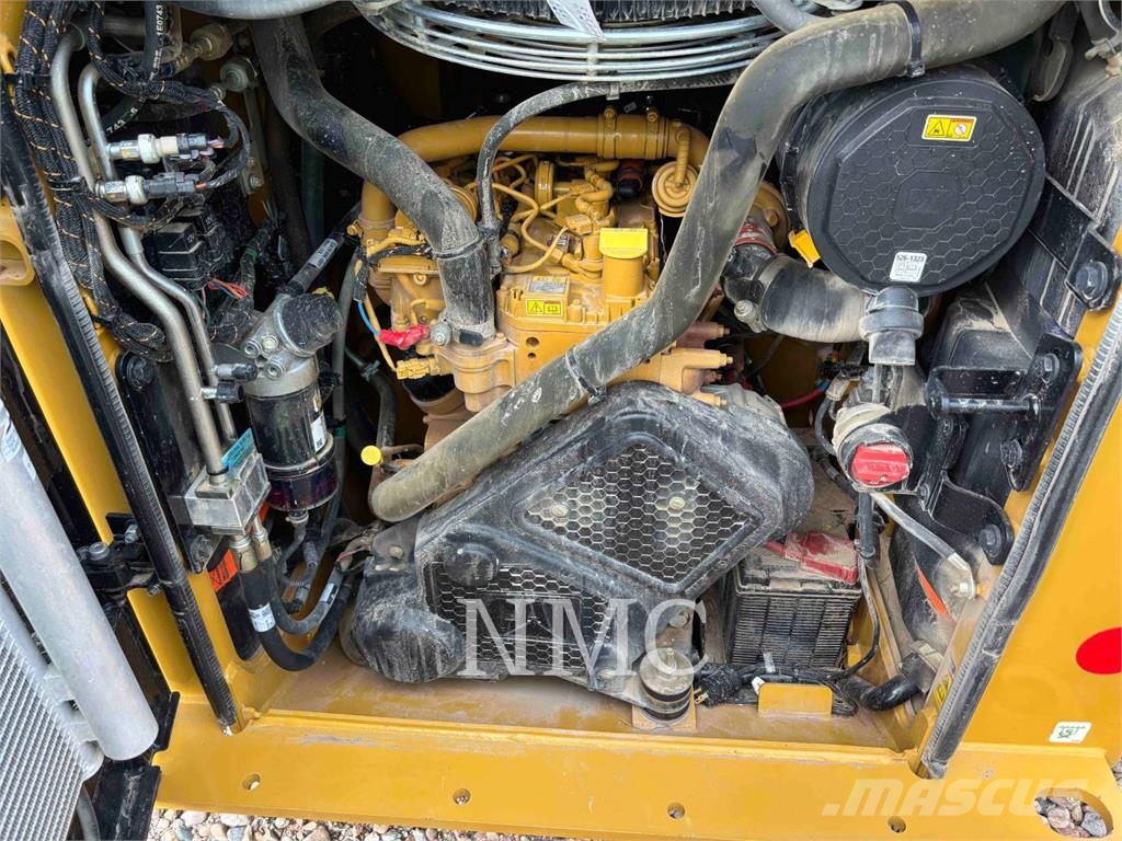 CAT 260-05 Skid steer mini nakladalci