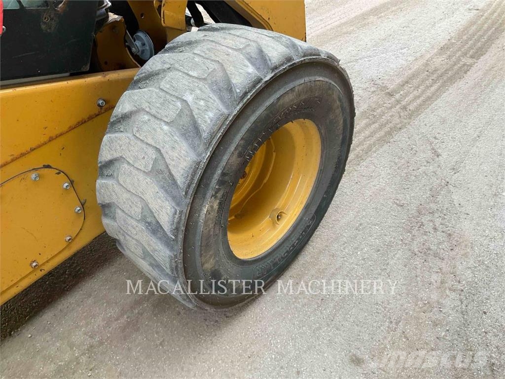 CAT 262C Skid steer mini nakladalci