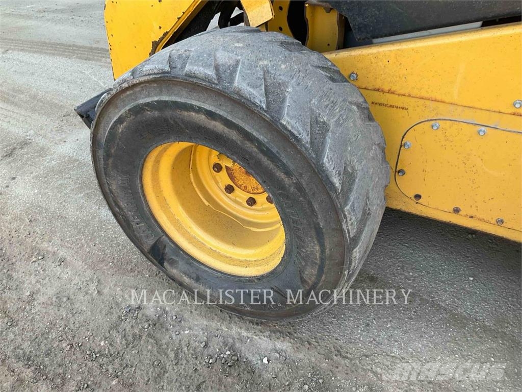 CAT 262C Skid steer mini nakladalci