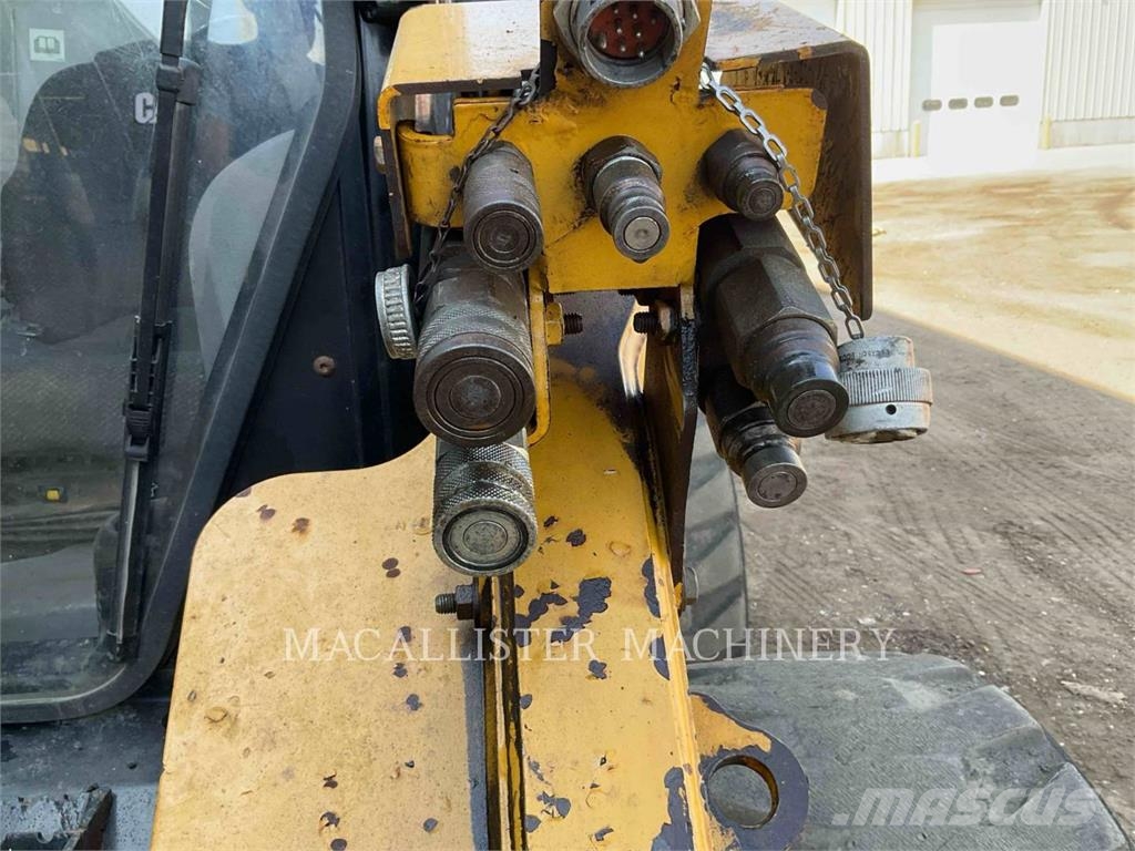 CAT 262C Skid steer mini nakladalci