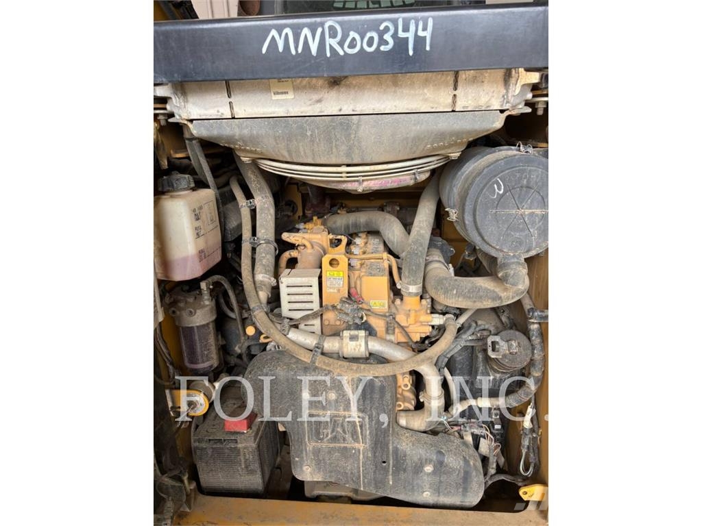 CAT 262D لوادر انزلاقية التوجيه