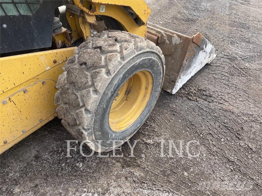 CAT 262D Skid steer mini nakladalci