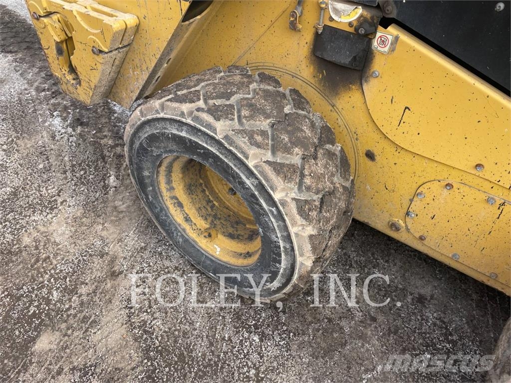 CAT 262D Skid steer mini nakladalci