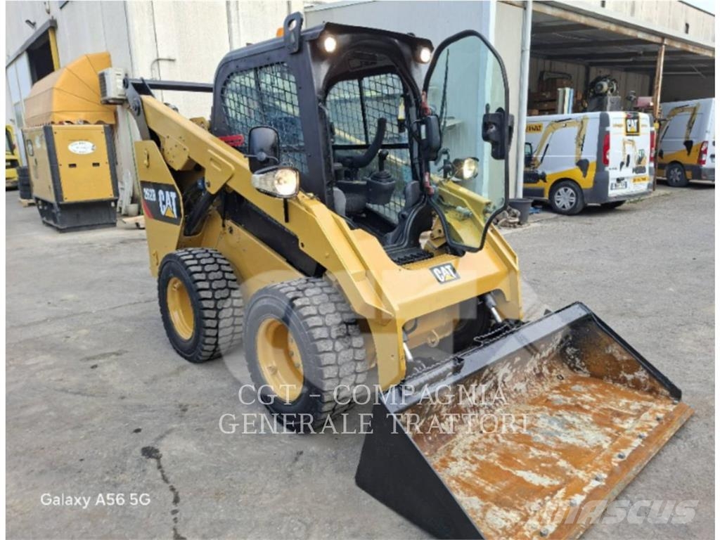CAT 262D لوادر انزلاقية التوجيه