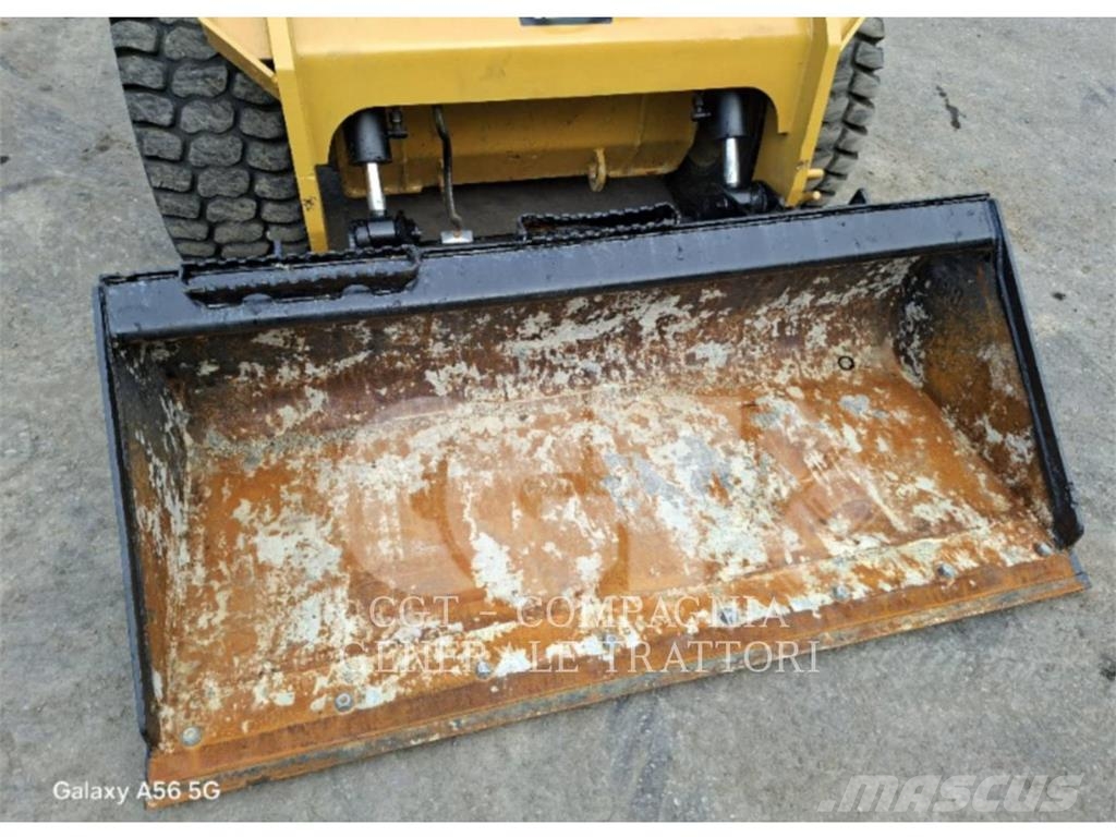 CAT 262D لوادر انزلاقية التوجيه