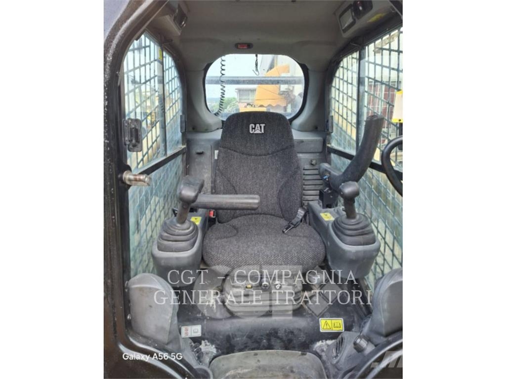 CAT 262D لوادر انزلاقية التوجيه