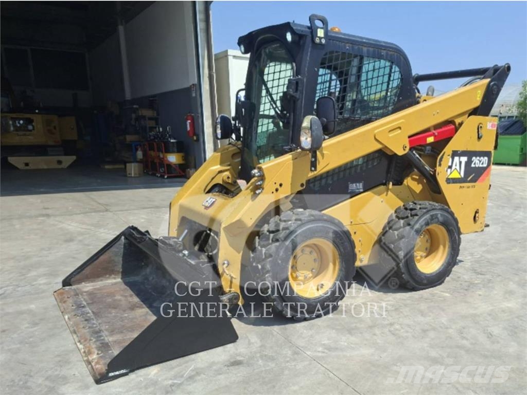 CAT 262D لوادر انزلاقية التوجيه