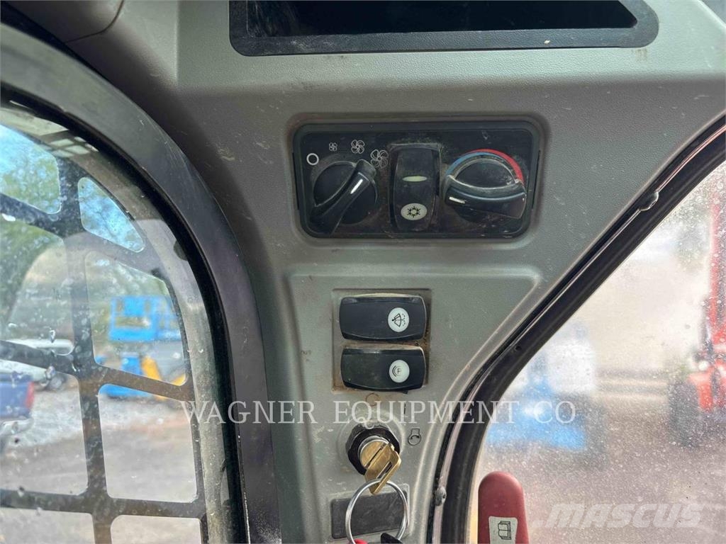 CAT 262D 滑移装载机