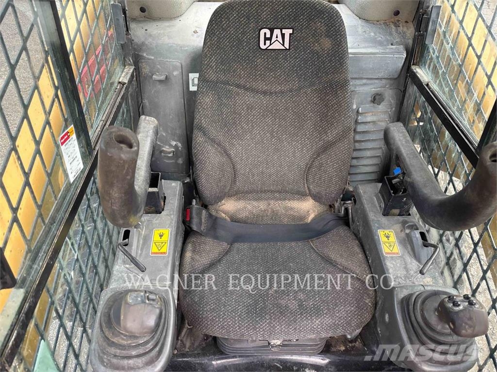 CAT 262D 滑移装载机