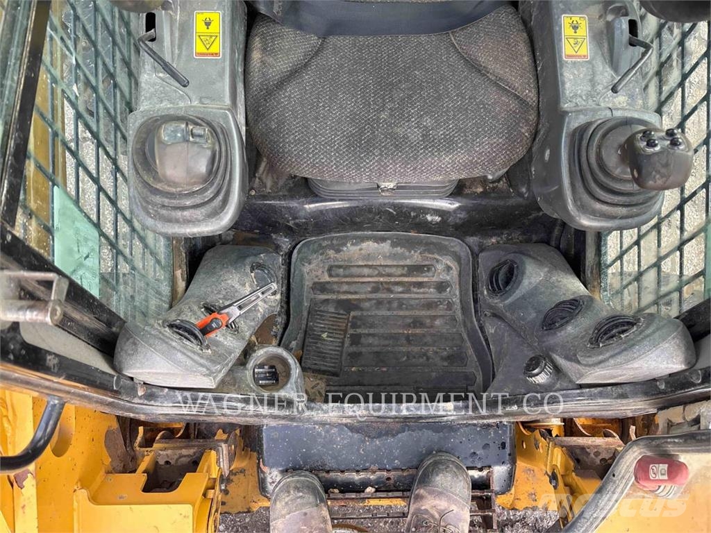 CAT 262D 滑移装载机