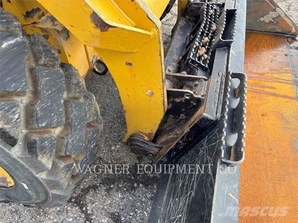CAT 262D 滑移装载机