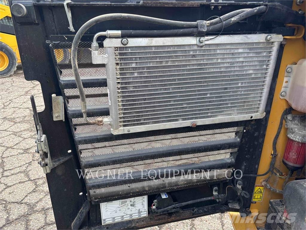 CAT 262D 滑移装载机