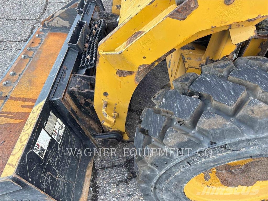 CAT 262D 滑移装载机