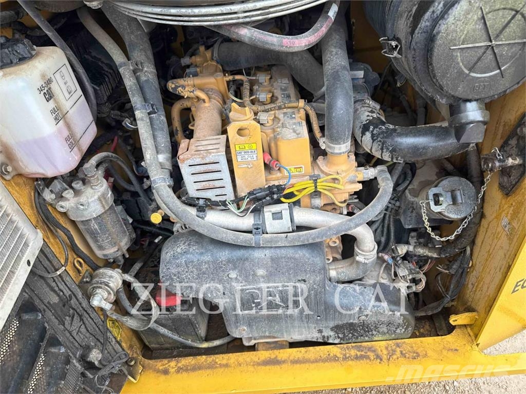 CAT 262D لوادر انزلاقية التوجيه