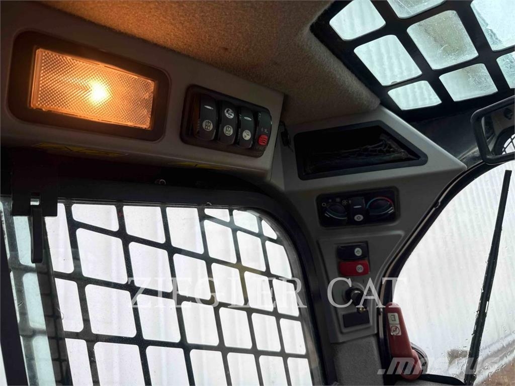 CAT 262D لوادر انزلاقية التوجيه