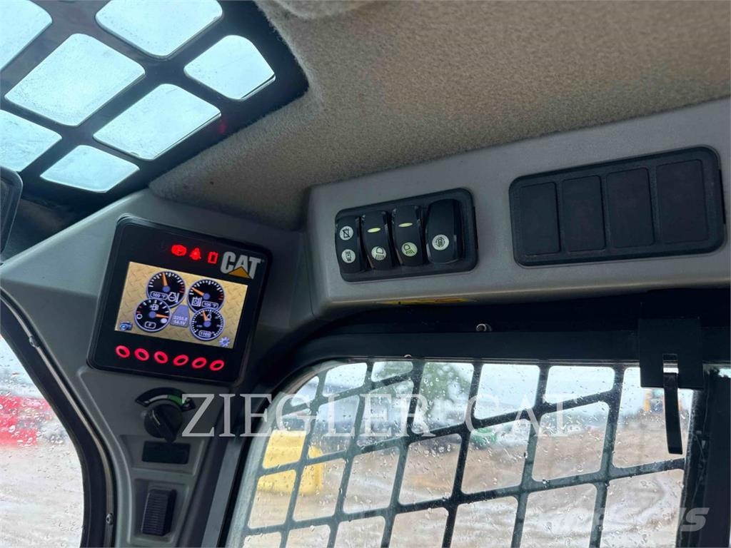 CAT 262D لوادر انزلاقية التوجيه