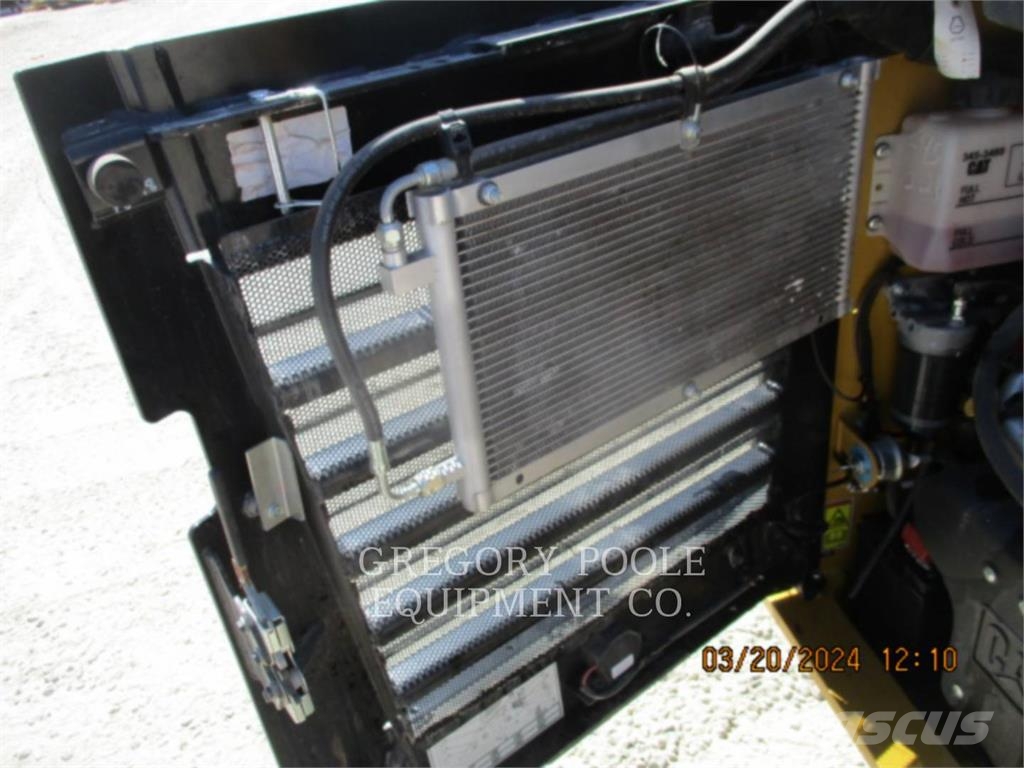 CAT 262D Skid steer loaders