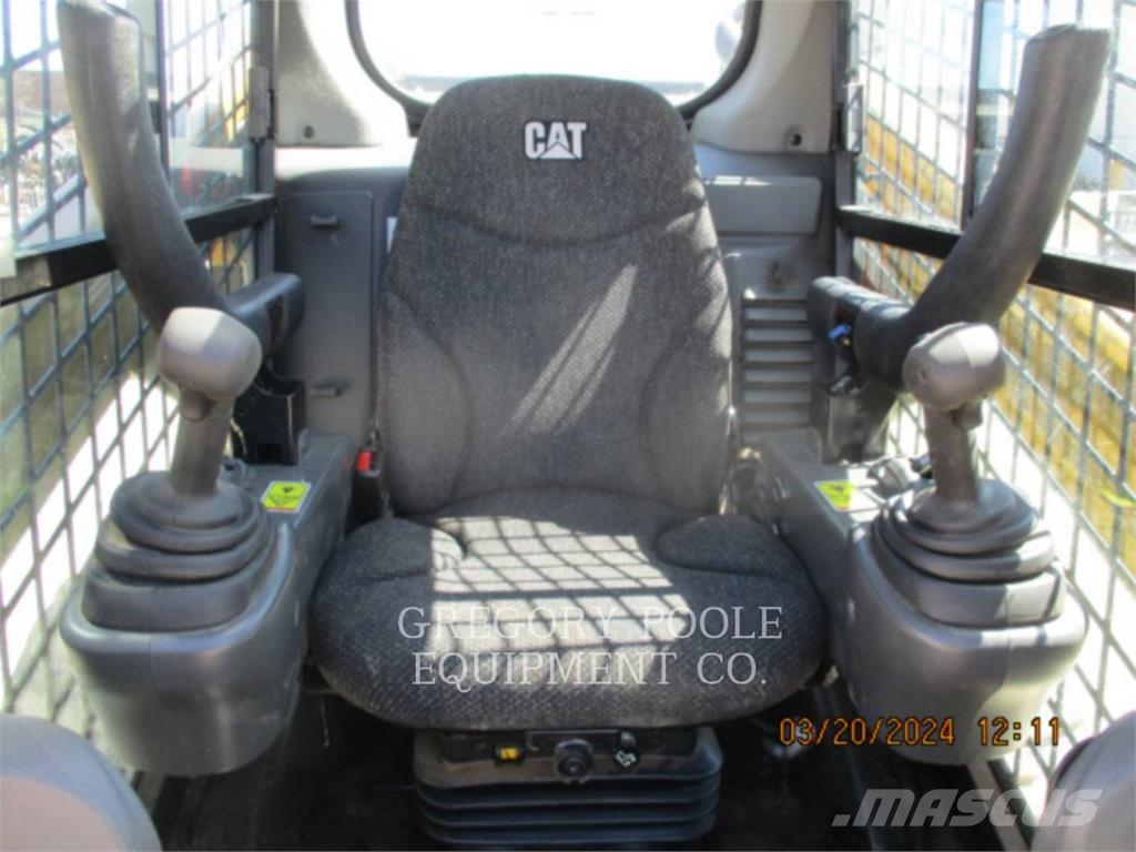 CAT 262D Skid steer loaders