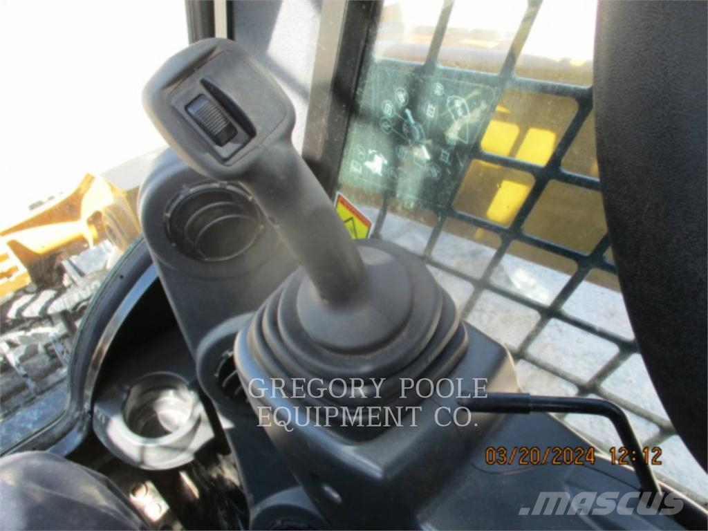 CAT 262D Skid steer loaders