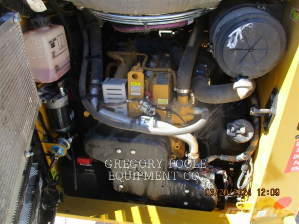 CAT 262D Skid steer loaders
