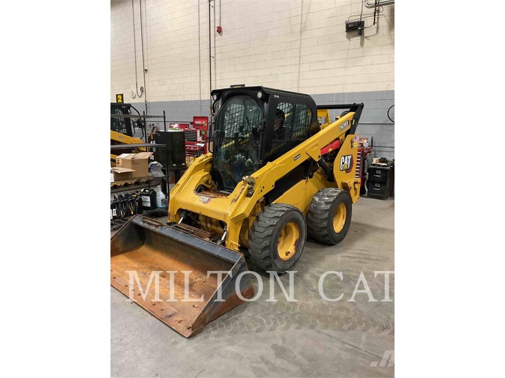 CAT 262D 3 لوادر انزلاقية التوجيه