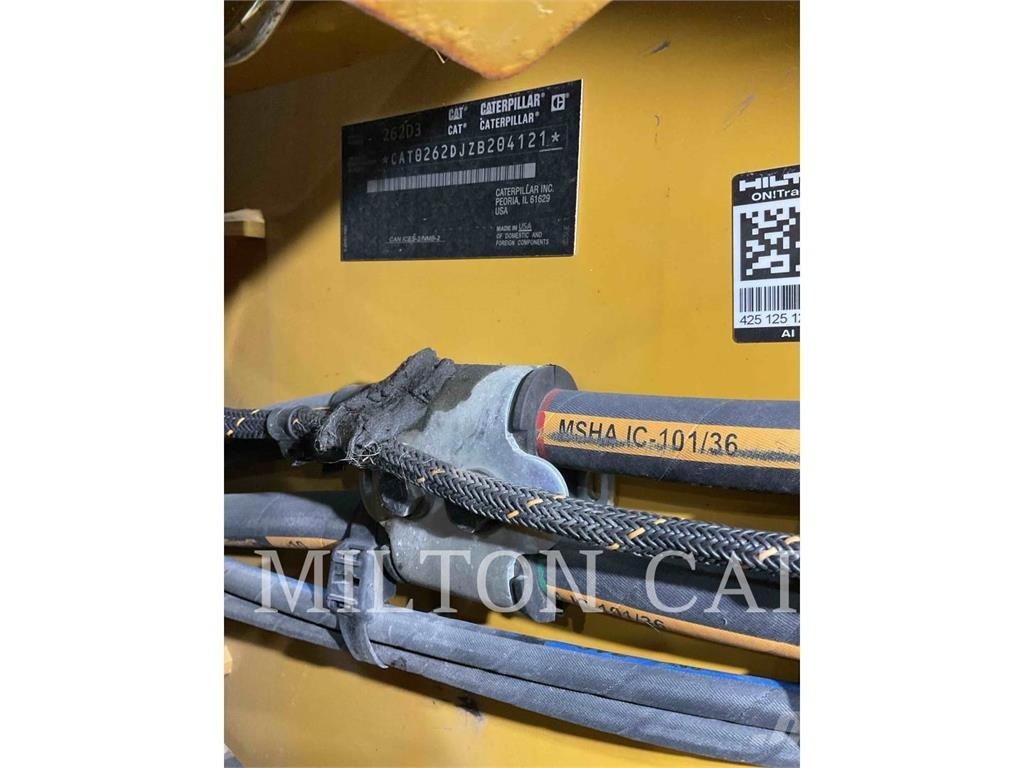 CAT 262D 3 لوادر انزلاقية التوجيه